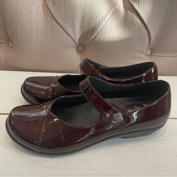 Dansko Black Cherry Patent Leather Opal Mary Janes Flats, size 37 EUR 7 US - Picture 3 of 10